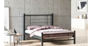 Pat metalic OSLO Ferremo, cu bare metalice cromate la tăblie, structură durabilă pentru proiecte moderne.