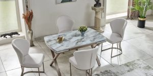 Masă de sufragerie extensibilă model VEGA cu picioare metalice impunătoare și blat din MDF lăcuit, disponibilă în showroom-ul Ferremo Otopeni.
