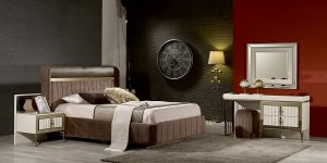 Set mobilier dormitor model MILENYUM, design inovator cu detalii metalice aurii, include dulap mare cu 6 uși, pat matrimonial și accesorii elegante, disponibil la Ferremo.