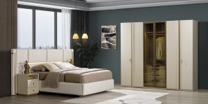 Ansamblu mobilier dormitor MOSS, design calm cu accente naturale, module de dulap elegante și pat matrimonial confortabil.