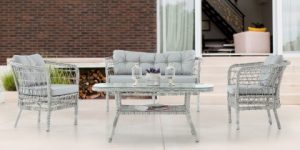 Set mobilier exterior Padova din ratan sintetic gri cu canapea 2 locuri și perne ergonomice.